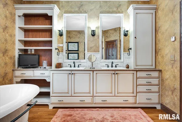 $899,500 | 23523 West Barrett Road, Elmwood, IL 61529