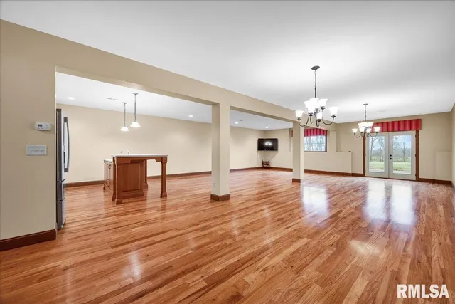 $899,500 | 23523 West Barrett Road, Elmwood, IL 61529