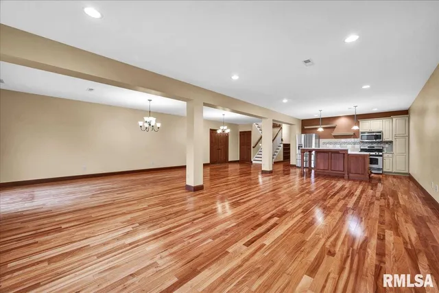 $899,500 | 23523 West Barrett Road, Elmwood, IL 61529