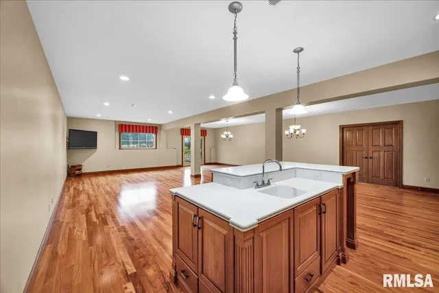 $899,500 | 23523 West Barrett Road, Elmwood, IL 61529