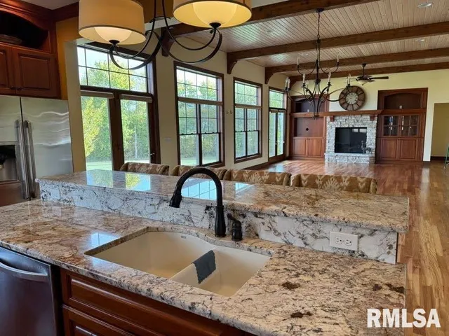 $899,500 | 23523 West Barrett Road, Elmwood, IL 61529