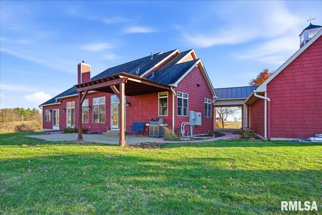 $899,500 | 23523 West Barrett Road, Elmwood, IL 61529