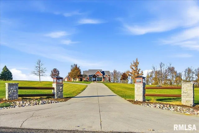 $899,500 | 23523 West Barrett Road, Elmwood, IL 61529