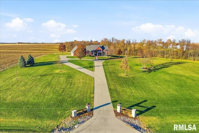 $899,500 | 23523 West Barrett Road, Elmwood, IL 61529