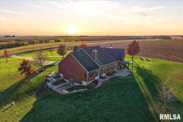 $899,500 | 23523 West Barrett Road, Elmwood, IL 61529