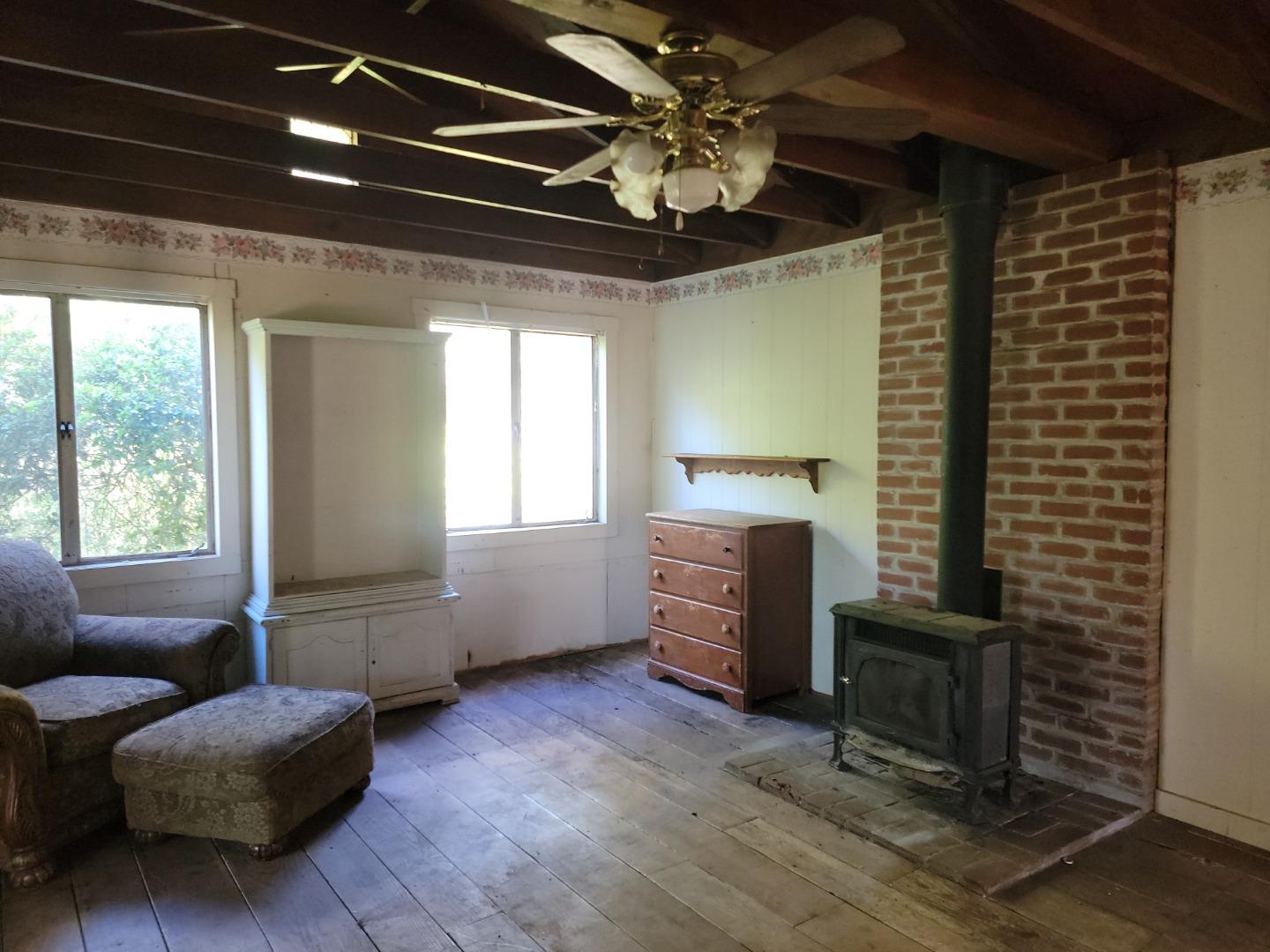159 Strawberry Road Watsonville, CA 95076 - Photo 65 of 109 a livingroom with furniture and a window