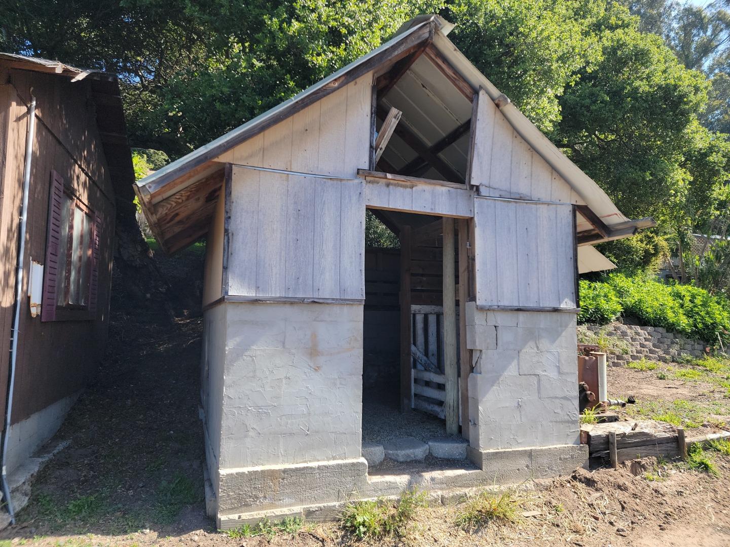 159 Strawberry Road Watsonville, CA 95076 - Photo 90 of 109 a front view of a house with a yard