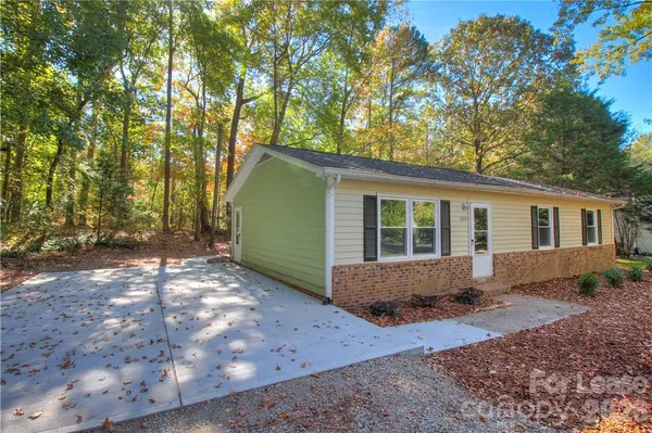 $1,700 | 1300 Sharon Drive, Waxhaw, NC 28173