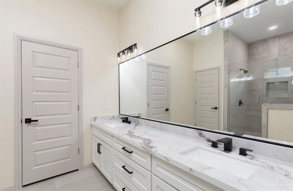 4904 Duke Avenue McAllen, TX 78504 - Photo 7 of 13