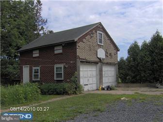 2203 Kumry Road Quakertown, PA 18951 - Photo 3 of 9 Garage