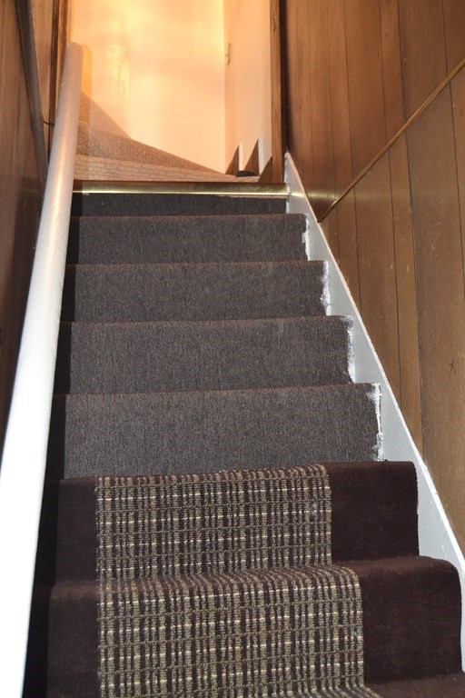 8 Cedar Court Lowell, MA 01852 - Photo 4 of 28 a view of entryway