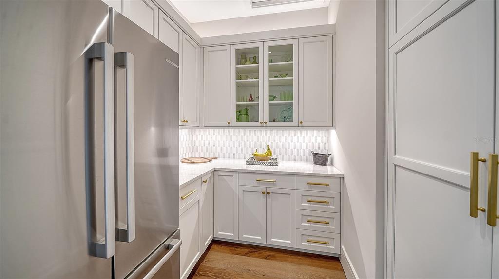 681 Old Compass Road Longboat Key, FL 34228 - Photo 39 of 67 a view of cabinets and window