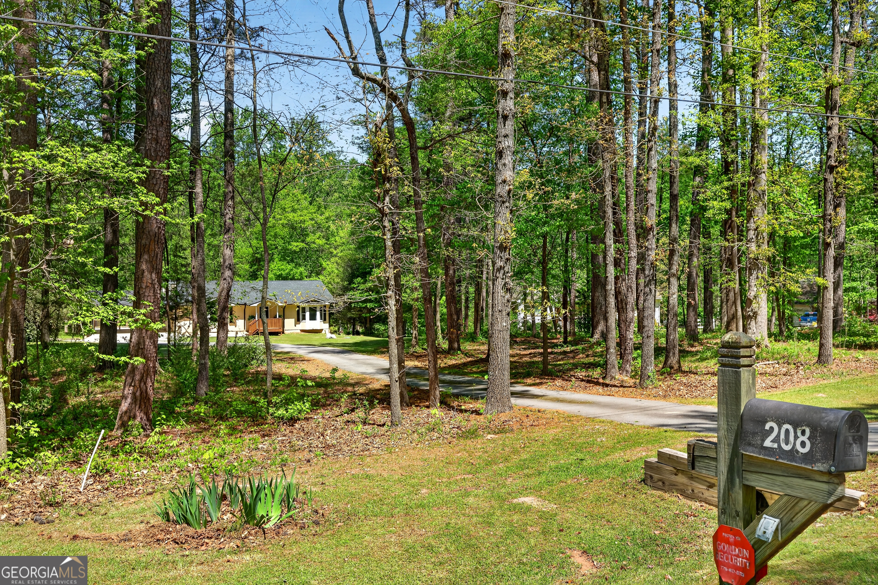 208 Thompson Road Tyrone, GA 30290 - Photo 2 of 62