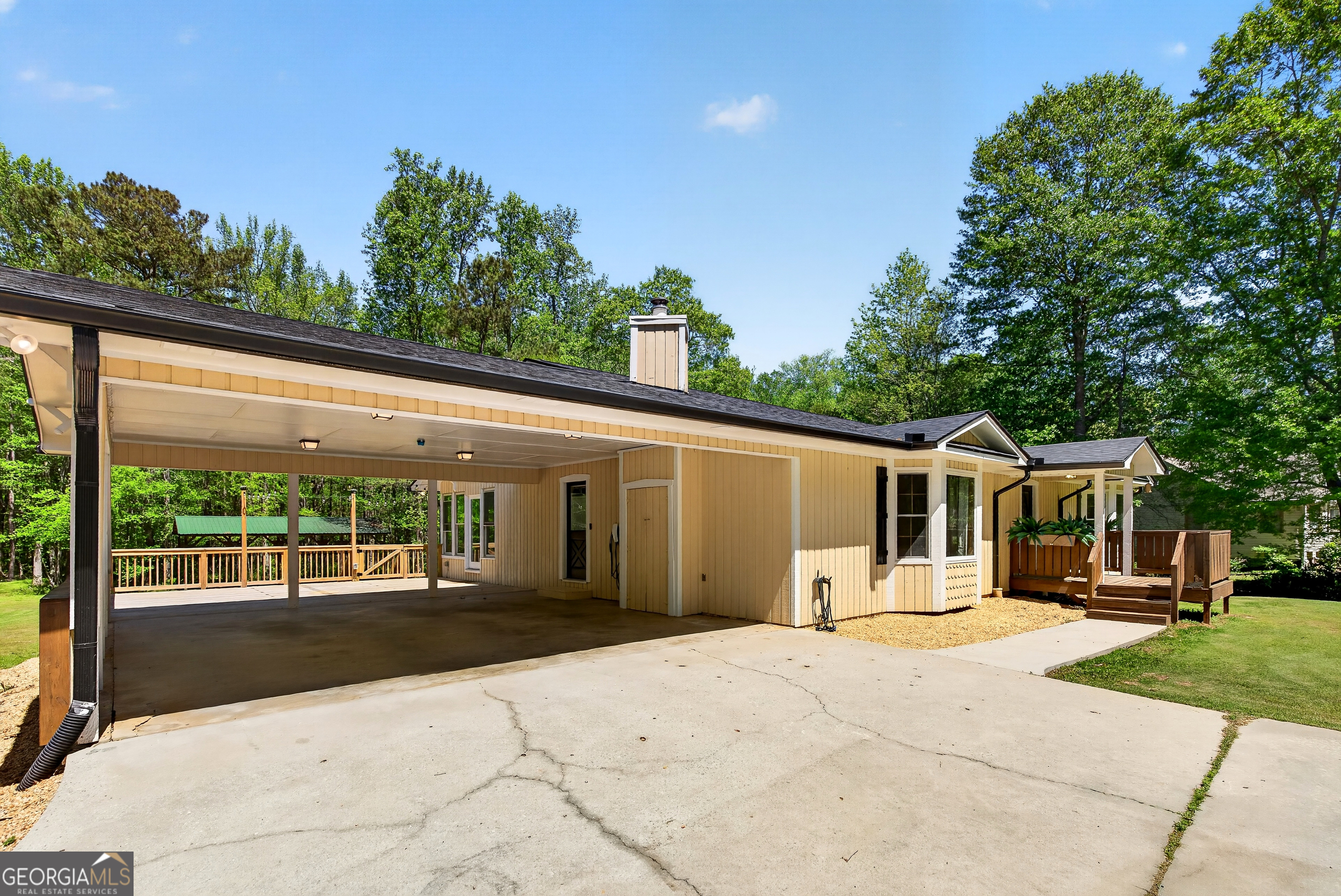 208 Thompson Road Tyrone, GA 30290 - Photo 3 of 62