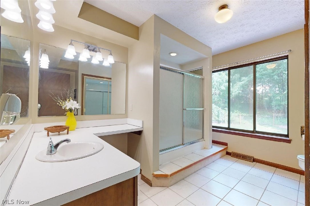35895 Timber Ridge Lane Willoughby, OH 44094 - Photo 19 of 32 Oversized Corridor Bathroom