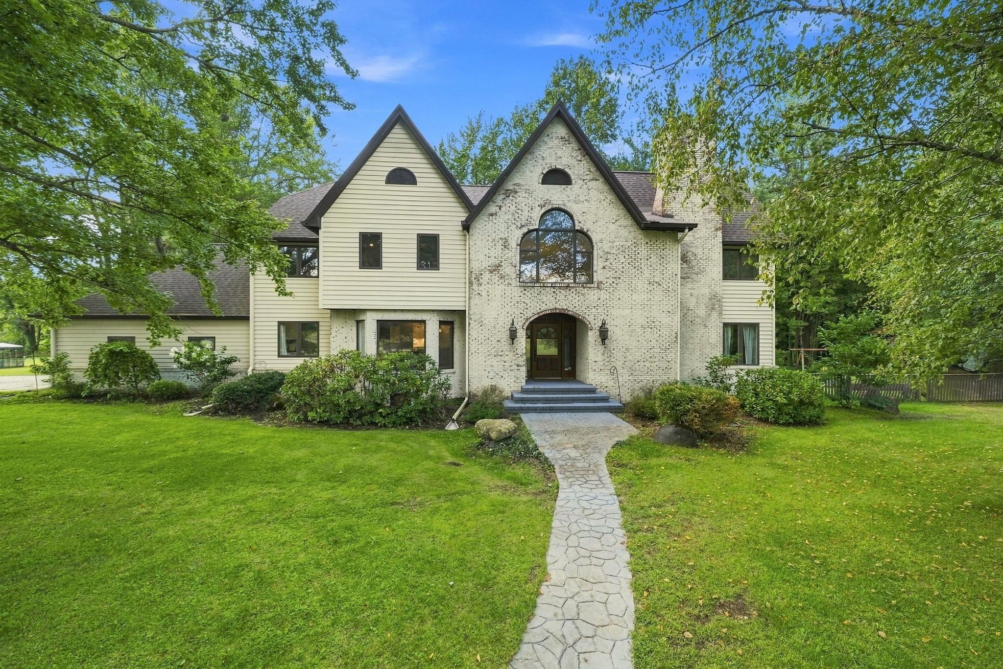 8550 South 35 Road Cadillac, MI 49601 - Photo 1 of 99 Gallery Image 1