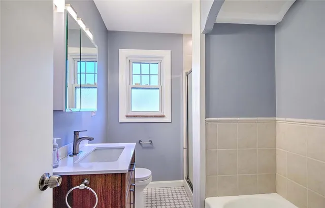 $3,400 | 66 Tyndall Avenue, Providence, RI 02908