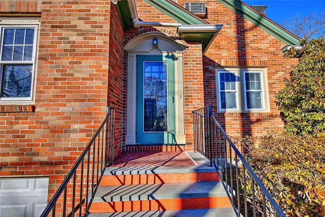 $3,400 | 66 Tyndall Avenue, Providence, RI 02908