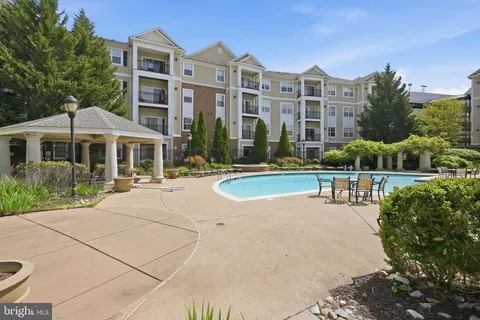 $295,000 | 12929 Centre Park Circle, Unit 115, Herndon, VA 20171