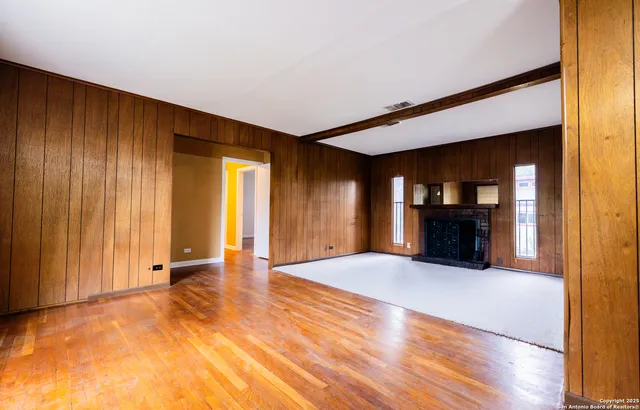 $1,400 | 102 Raleigh Place, San Antonio, TX 78201