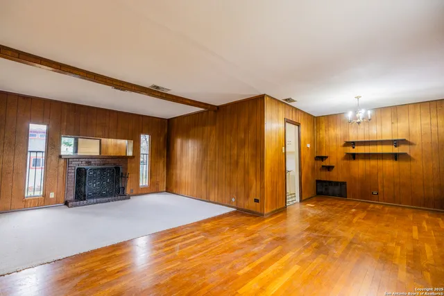 $1,400 | 102 Raleigh Place, San Antonio, TX 78201