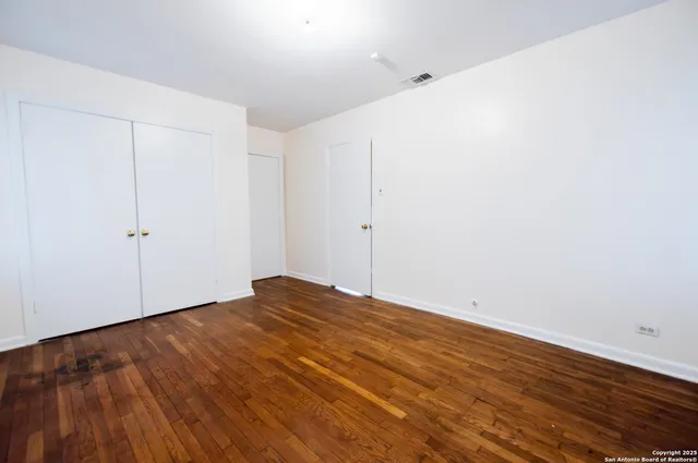 $1,400 | 102 Raleigh Place, San Antonio, TX 78201