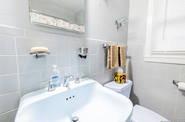 $1,400 | 102 Raleigh Place, San Antonio, TX 78201