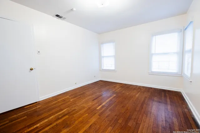 $1,400 | 102 Raleigh Place, San Antonio, TX 78201