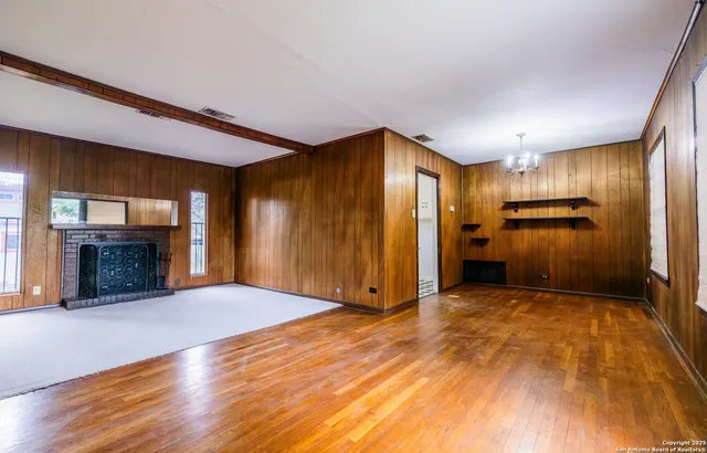 $1,400 | 102 Raleigh Place, San Antonio, TX 78201