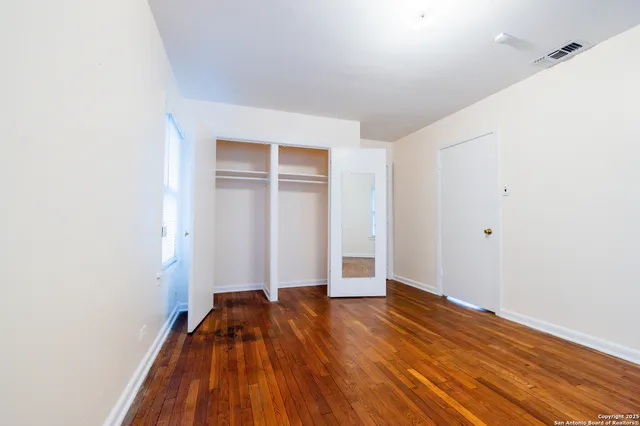 $1,400 | 102 Raleigh Place, San Antonio, TX 78201