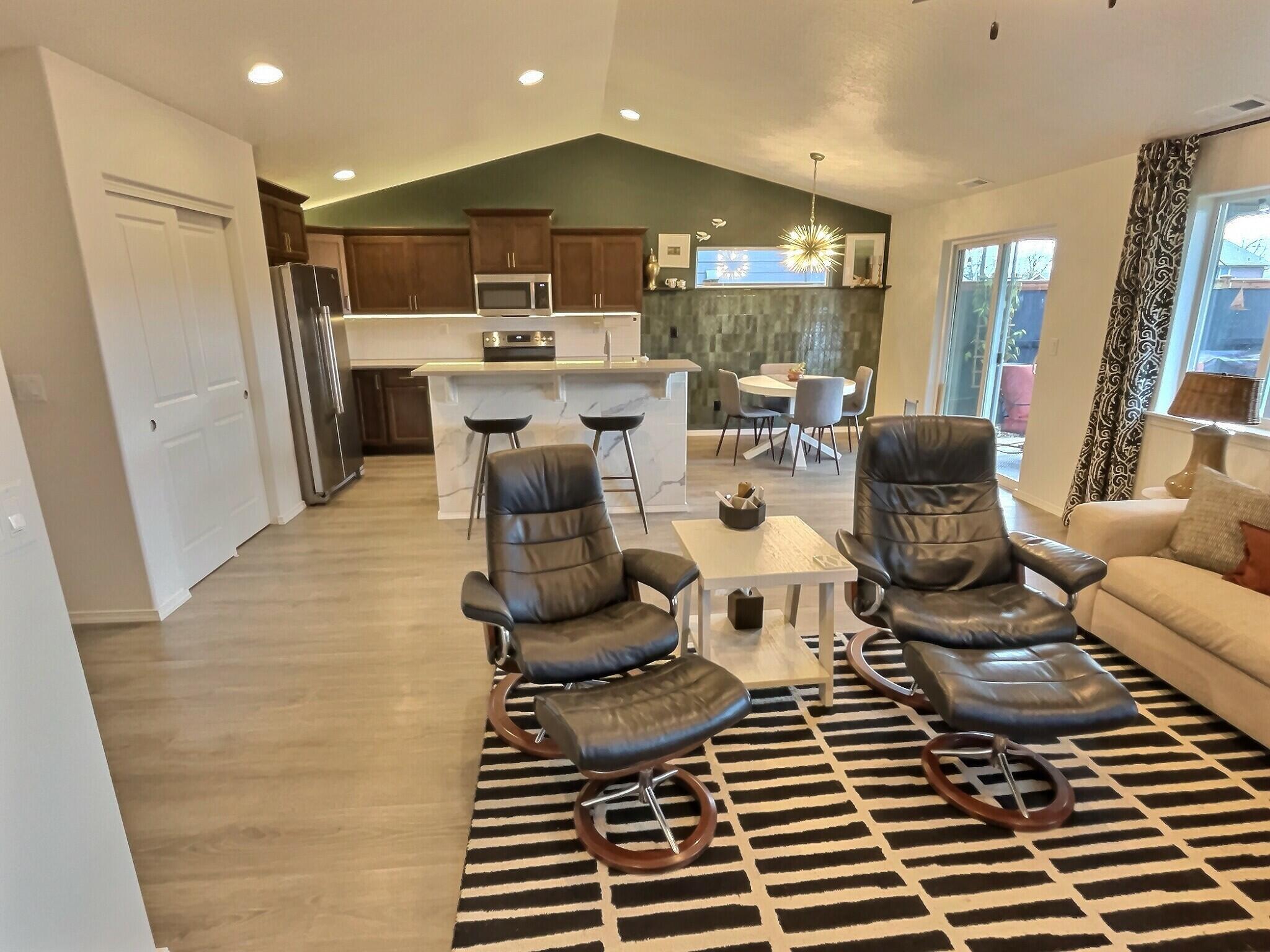 4916 Squirrel Street Springfield, OR 97478 - Photo 5 of 21 exposio_129823573