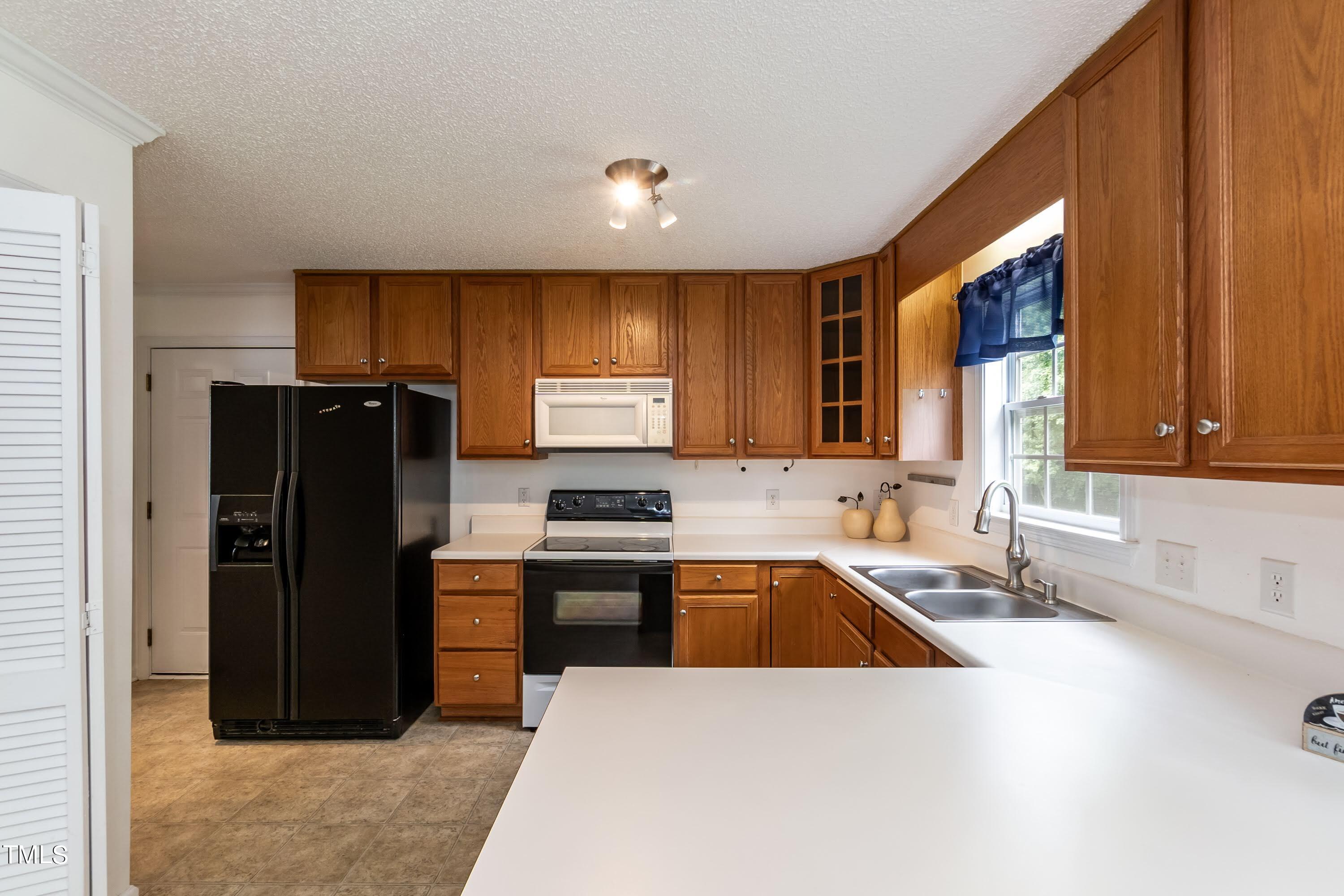 1068 Alderman Circle Raleigh, NC 27603 - Photo 4 of 17 Kitchen 02