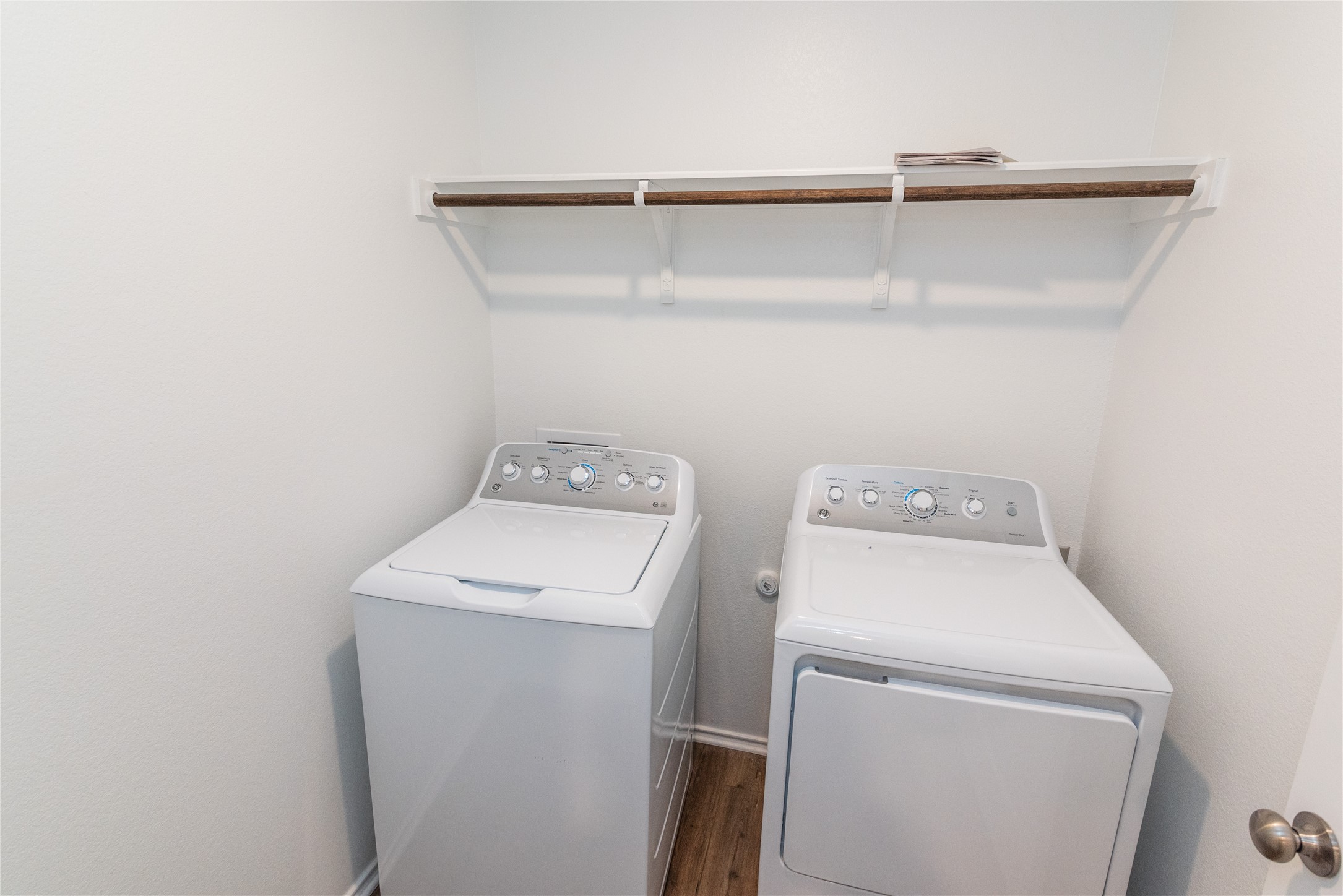 116 The Ugly Way Jarrell, TX 76537 - Photo 23 of 27 a utility room with dryer and washer