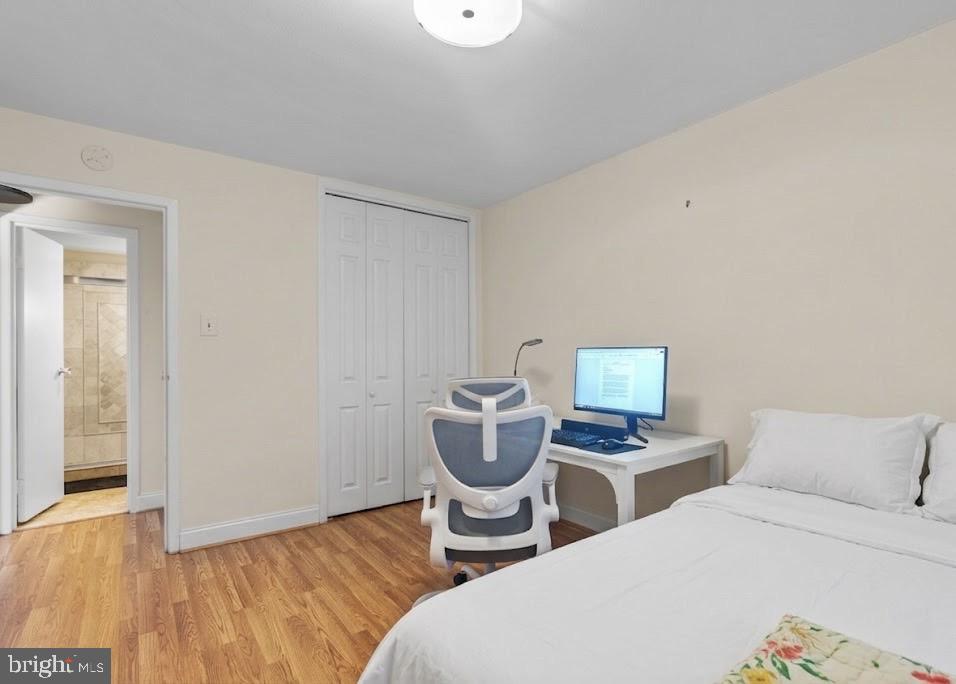 2401 H Street Northwest, Unit 211 Washington, DC 20037 - Photo 8 of 14 a bedroom with two beds and a potted plant