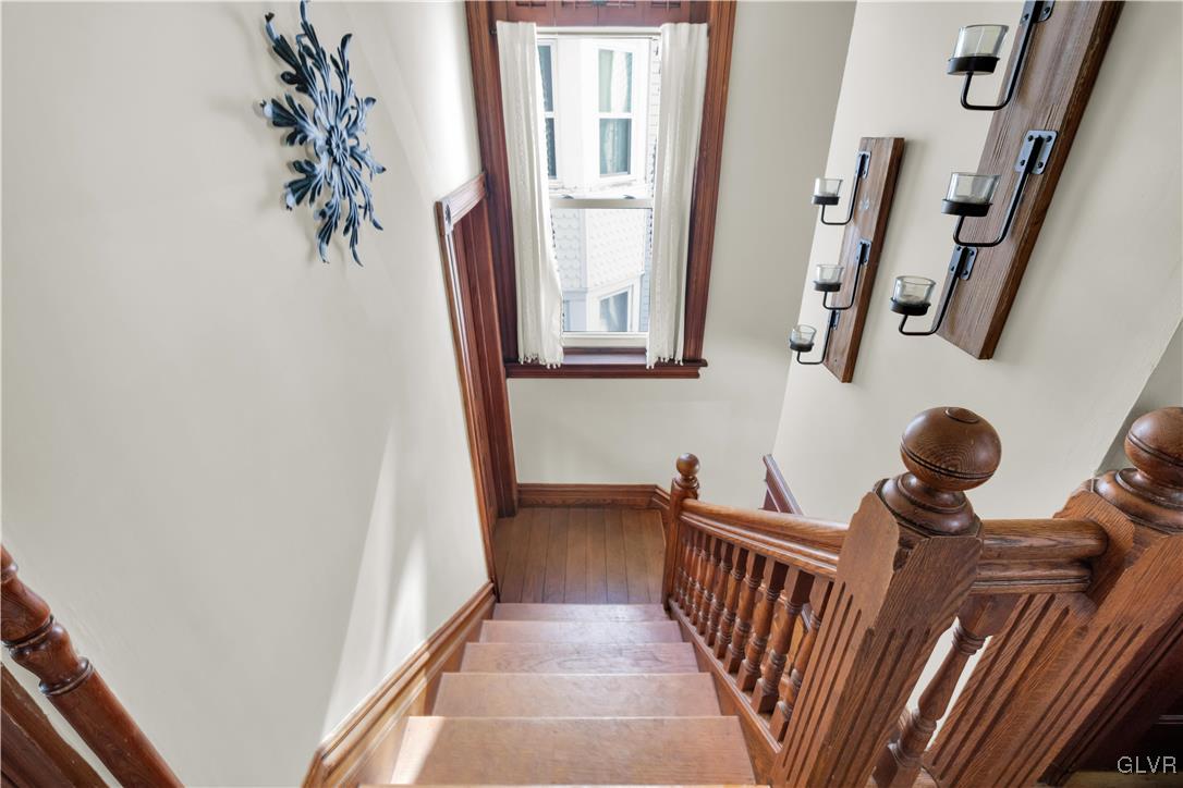 733 High Street Bethlehem, PA 18018 - Photo 31 of 37 Upper Stairwell to Foyer