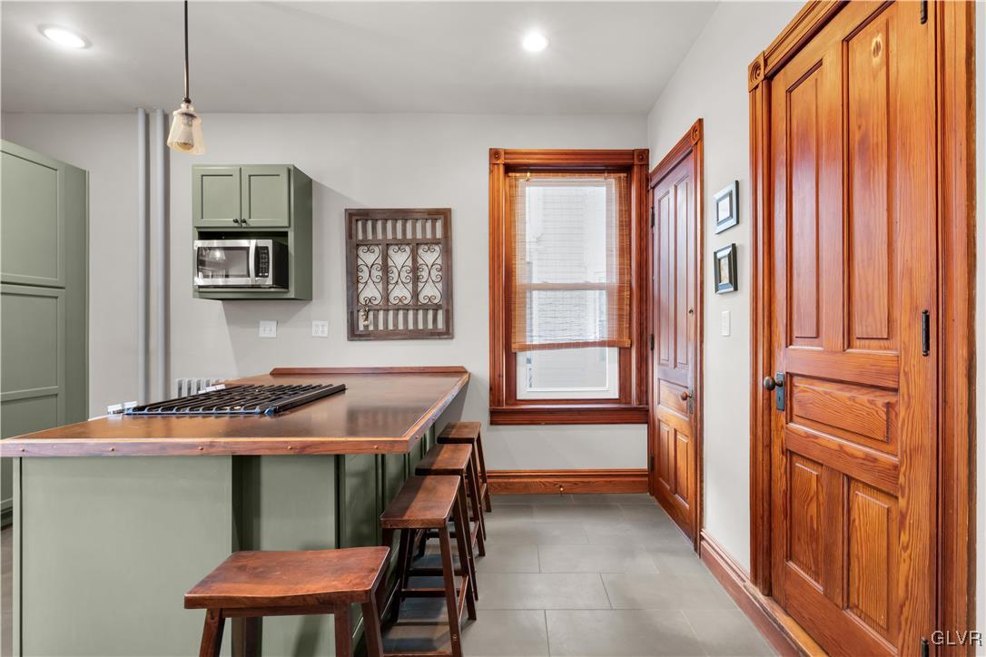 733 High Street Bethlehem, PA 18018 - Photo 7 of 37 Kitchen Island/Bar
