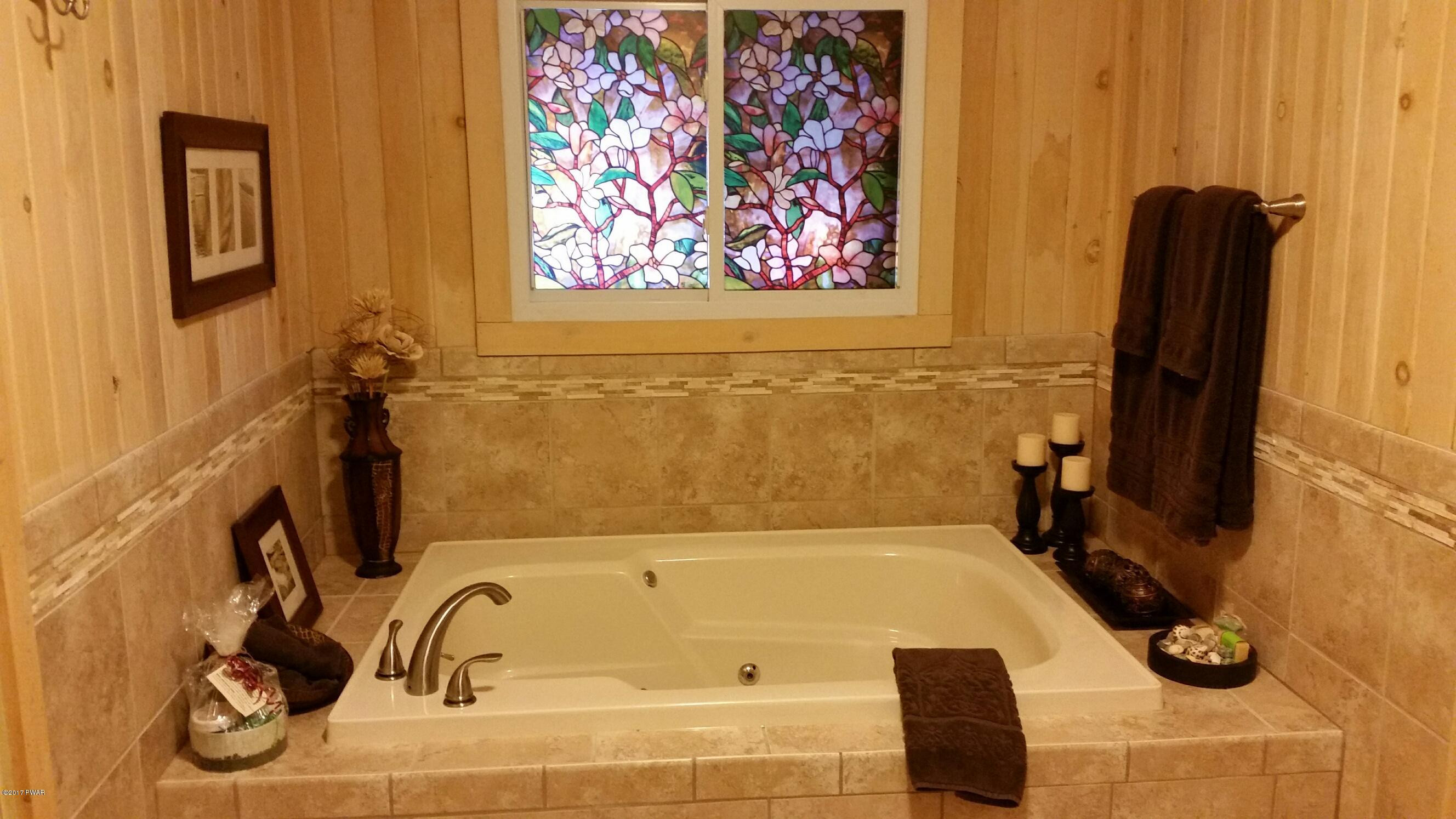 125 Terrace Road Tafton, PA 18464 - Photo 14 of 41 MASTER WHIRLPOOL TUB