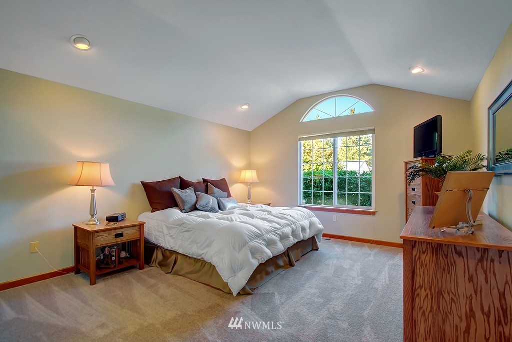 9022 218th Street Southwest Edmonds, WA 98026 - Photo 14 of 19 Gallery Image 14