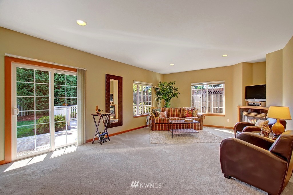 9022 218th Street Southwest Edmonds, WA 98026 - Photo 8 of 19 Gallery Image 8