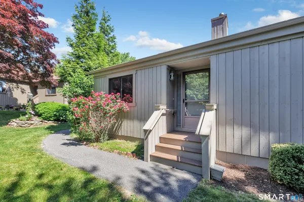 $425,000 | 493 Pawnee Lane, Unit B, Stratford, CT 06614
