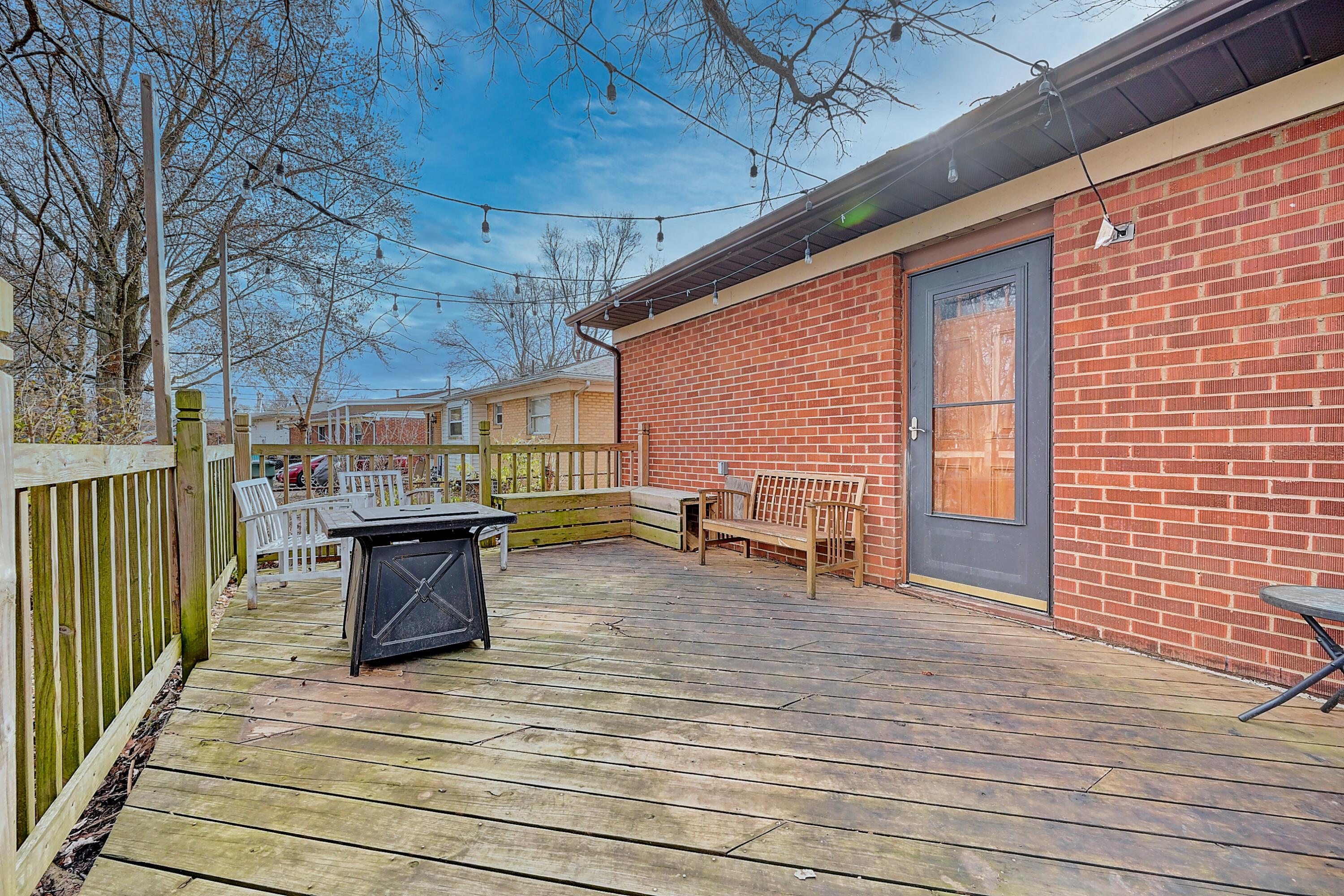 5594 Norcross Road Columbus, OH 43229 - Photo 28 of 33 Deck