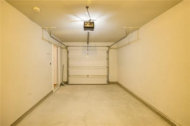 $2,100 | 2161 Meadow Peak Road, Duluth, GA 30097