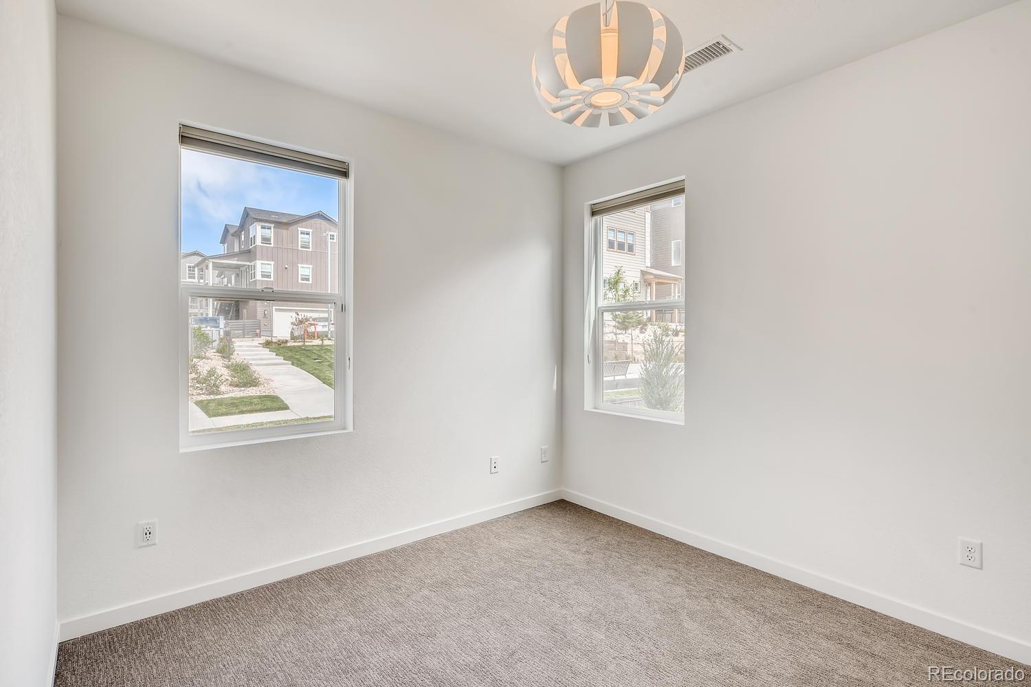 8882 Southurst Street Highlands Ranch, CO 80129 - Photo 3 of 34 Gallery Image 3