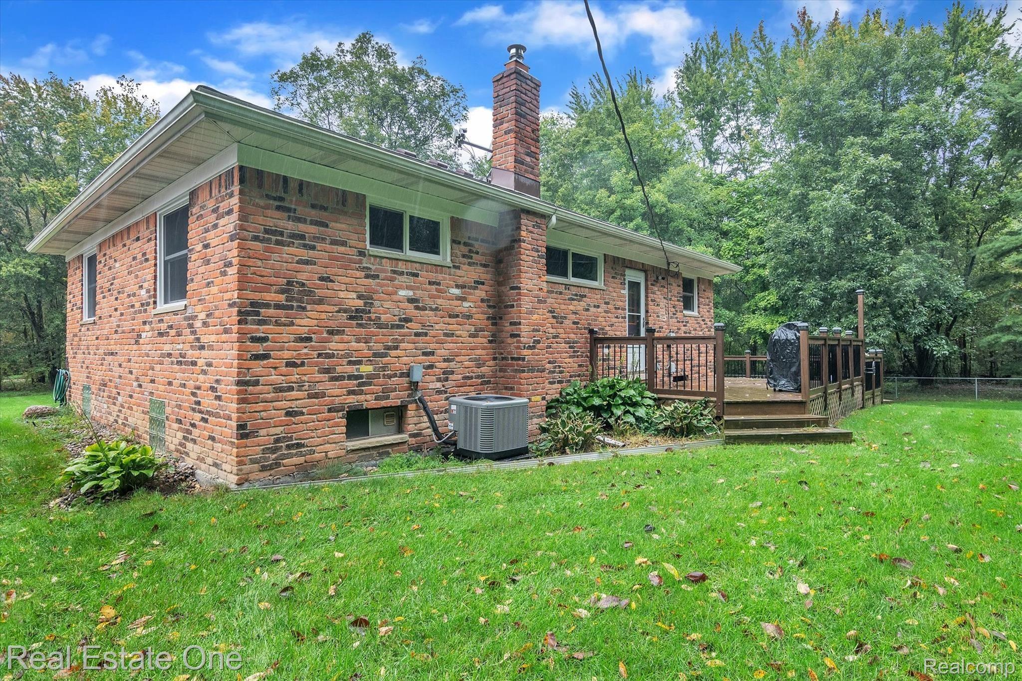 5630 North Fleming Road Fowlerville, MI 48836 - Photo 30 of 42 39-5630-N-Fleming-Rd-WindowStill-Real-Estate-Photography-39.jpg
