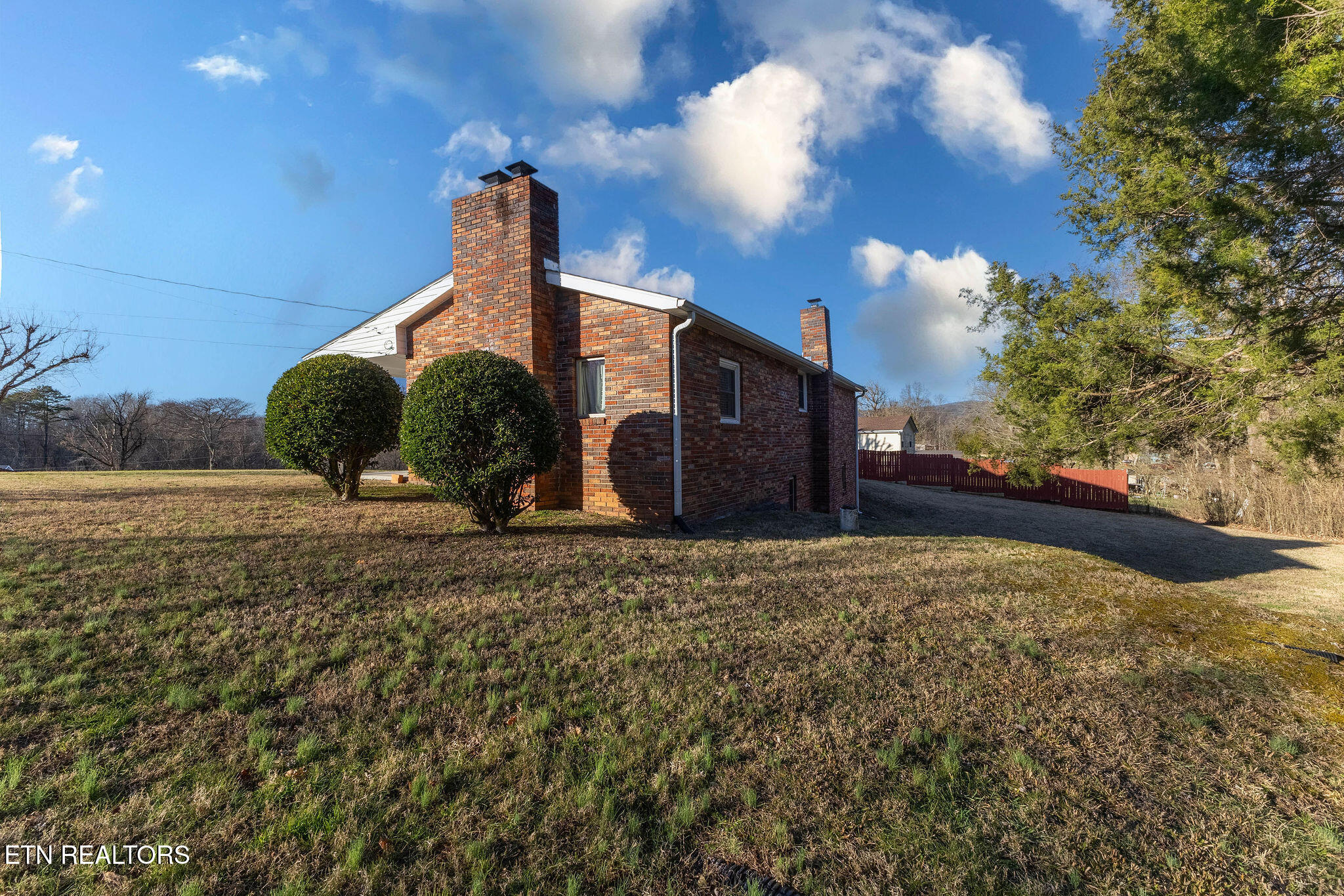 264 Mc Kinney Road Harriman, TN 37748 - Photo 32 of 38 Side View