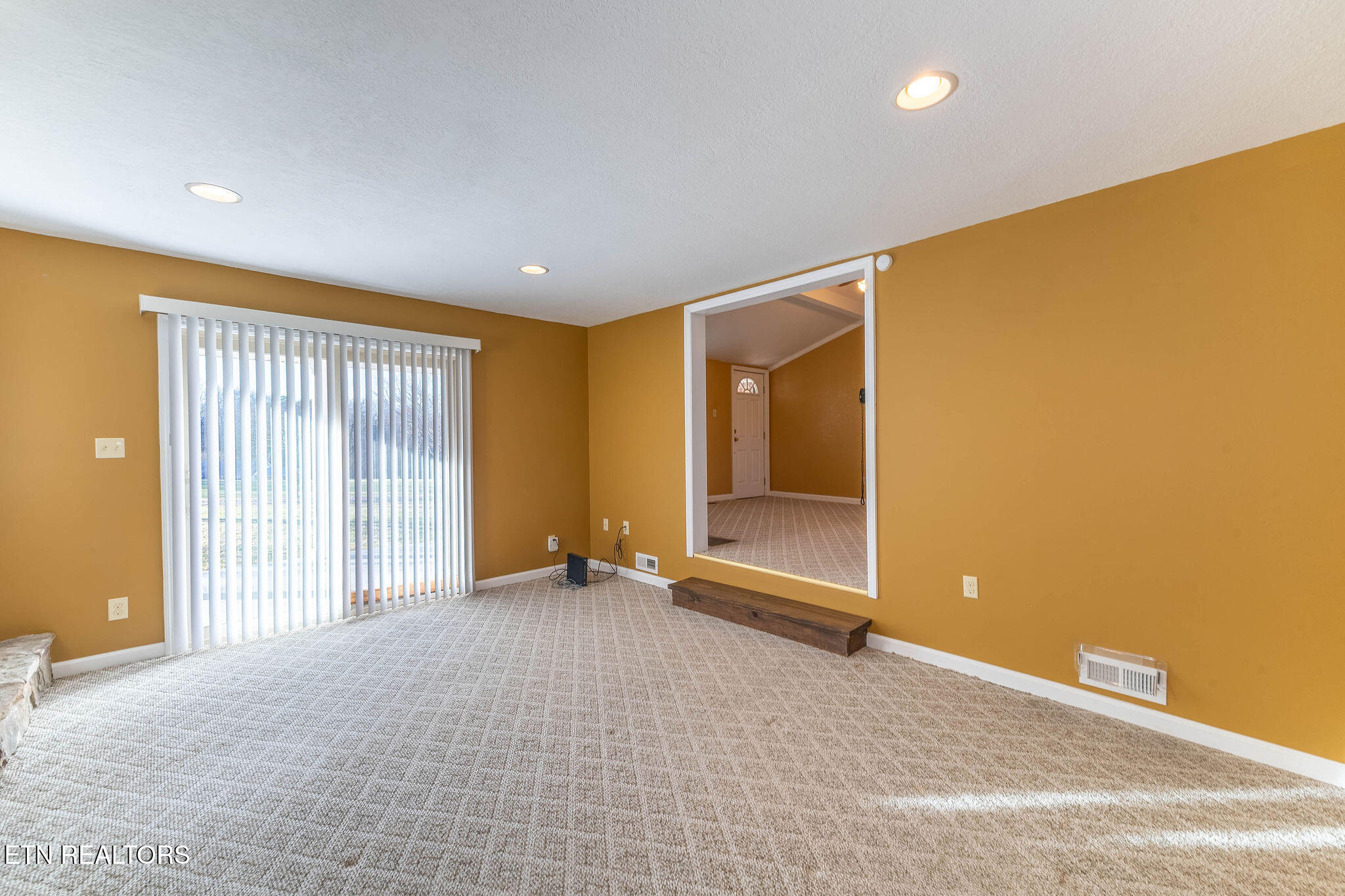 264 Mc Kinney Road Harriman, TN 37748 - Photo 6 of 38 Living room