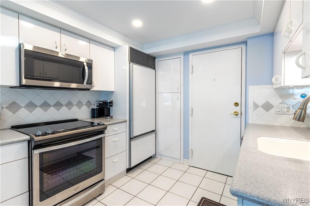 27 Hickory Hill Road, Unit H Amherst, NY 14221 - Photo 10 of 23