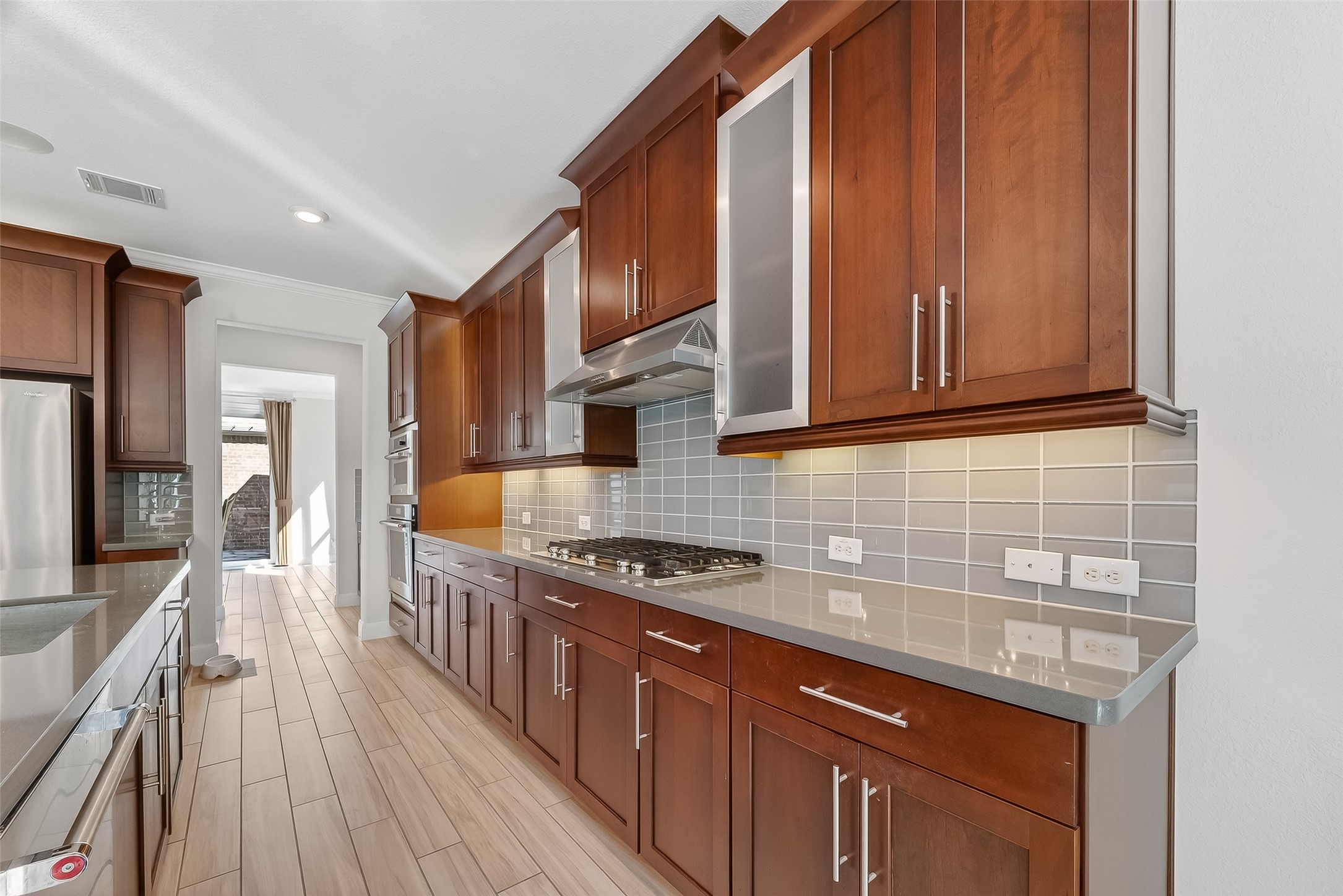51 Scepter Ridge Sugar Land, TX 77498 - Photo 13 of 48 The extensive cabinetry and counter space keeps everything within reach. Storage and workspace combine to create a highly functional cooking environment. Cabinets all of the way to the ceiling offer maximum storage.