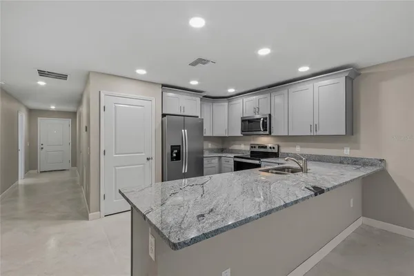 $1,850 | 921 East Clifford Avenue, Eustis, FL 32726