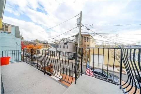 $835,000 | 54 Chestnut Street, Weehawken, NJ 07086